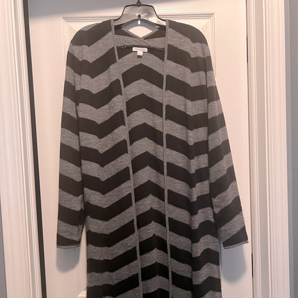 Gorgeous Black and Gray Duster. Size medium